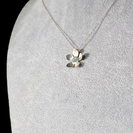 Bloom プレシャスオパール フラワーシルバーネックレス