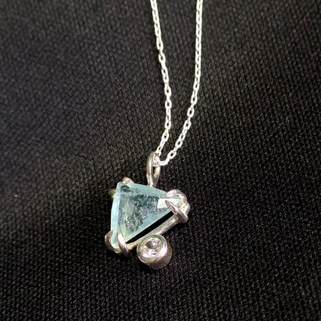 トライアングルなアクアマリン&cz シルバーネックレス