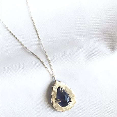 ローズカット　雫の アイオライト　Silverネックレス