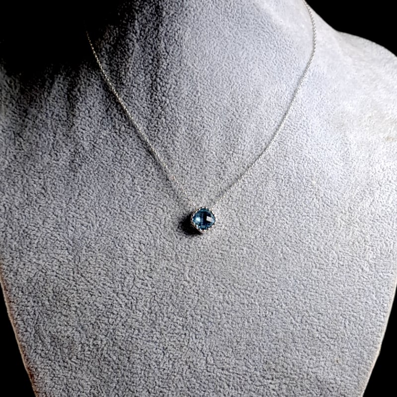 煌めくブルートパーズ シルバーネックレス | Le Papillon Jewelry