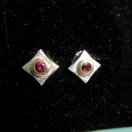 上質非加熱ルビー　k18ゴールド＆シルバーピアス