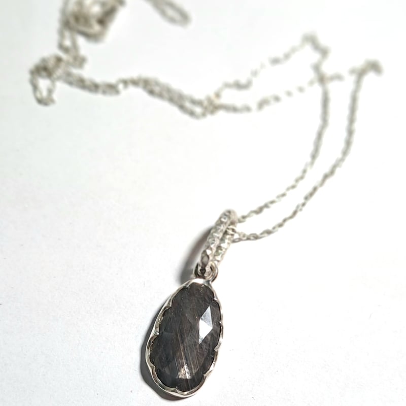 ローズカット グレーサファイア シルバーネックレス | Le Papillon Jewelry