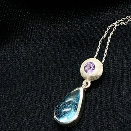 アメジスト&雫のようなナチュラルブルートパーズ　シルバーネックレス