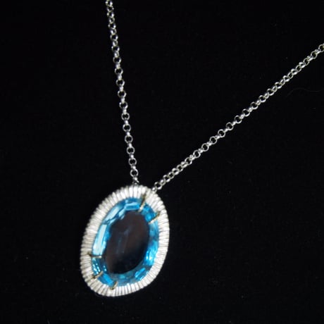 大粒高品質ブルートパーズ　K10＆SVネックレス