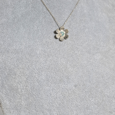 Bloom プレシャスオパール フラワーシルバーネックレス
