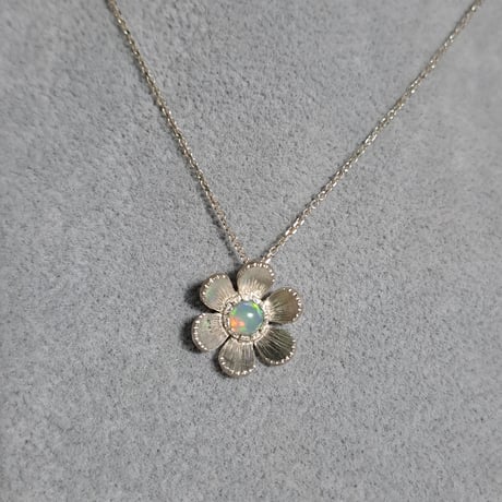 Bloom プレシャスオパール フラワーシルバーネックレス