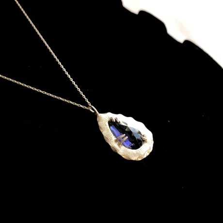 ローズカット　雫の アイオライト　Silverネックレス