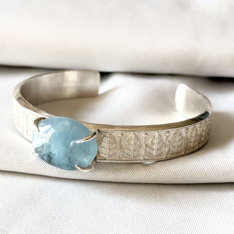 水滴のような上質アクアマリン ローマン風シルバーバングル | Le
