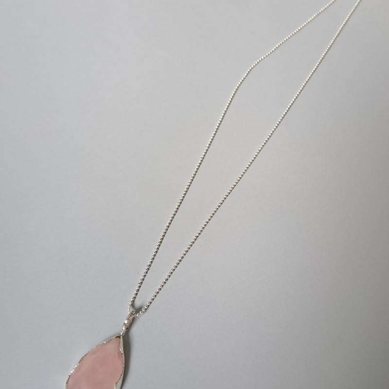 淡い大人色ローズクォーツ シルバーネックレス | Le Papillon Jewelry
