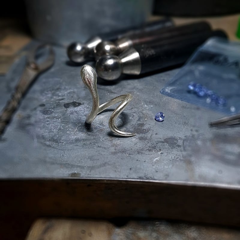 【作家モノ】タンザナイトのシルバーリング Handmade】タンザナイト リング 13号 18kゴールドプレーテド