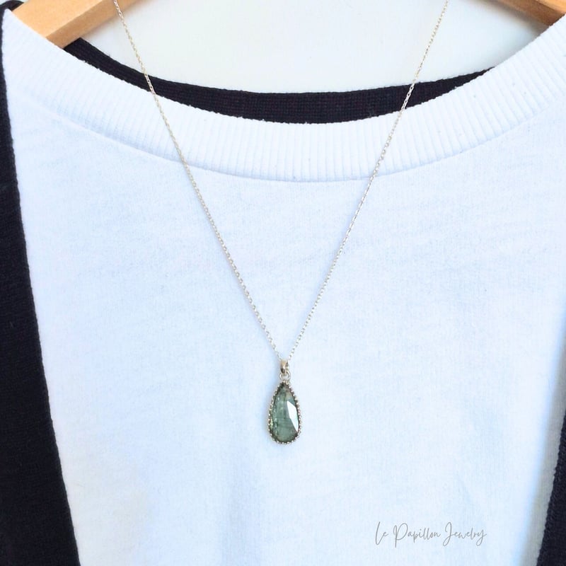 輝き美しい グリーンカイヤナイト シルバーネックレス | Le Papillon