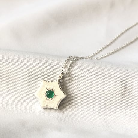 星のエメラルド　シルバーネックレス