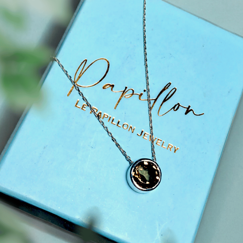 She is mono シルバークロスネックレススモーキークォーツ