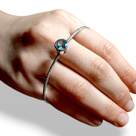 ブルートパーズ　シルバーバングル ブレスレット