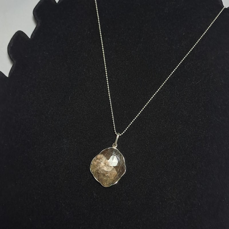 大きな大人色ナチュラルサファイア シルバーネックレス | Le Papillon