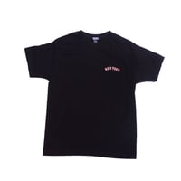 「THE UNIIN」"NEW YOKU" ワンポイント刺繍 TEEシャツ / color - BLACK