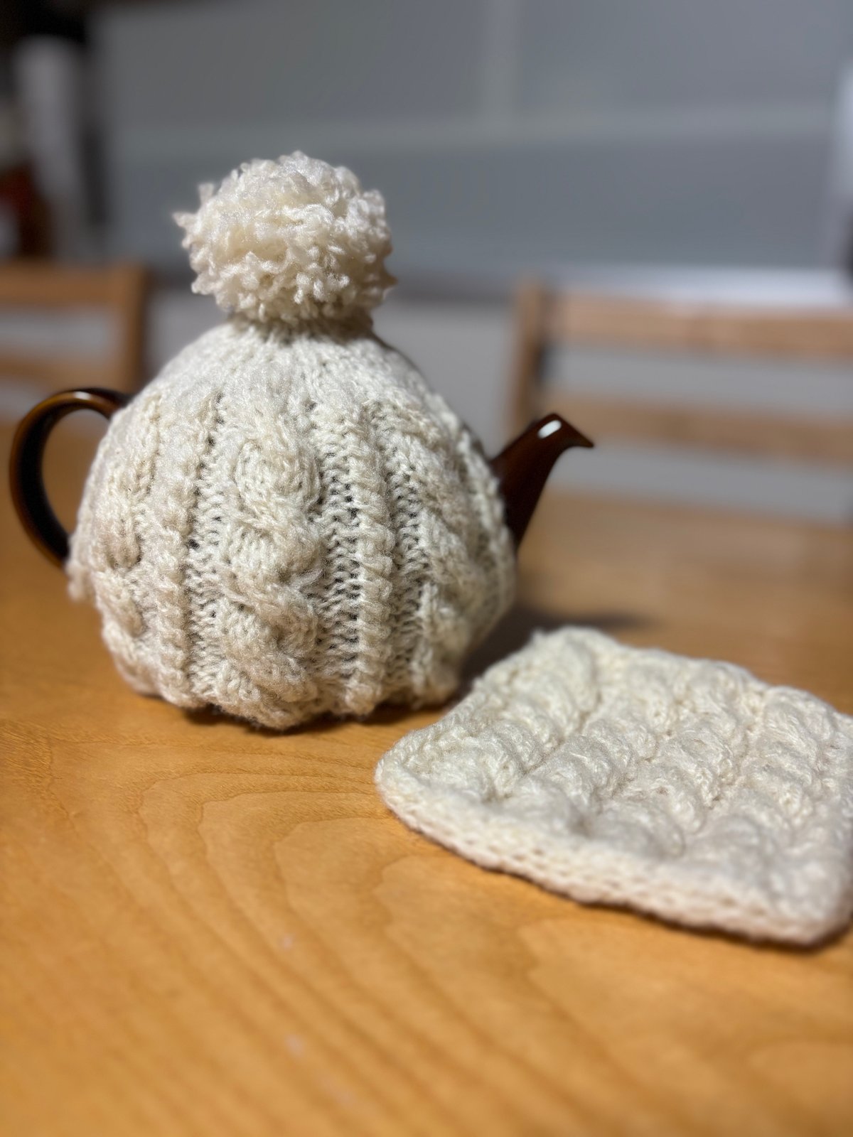 【未使用】手編みのティーコゼー ティーコゼー(ティーポットカバー)の編み図 | irodori yarn