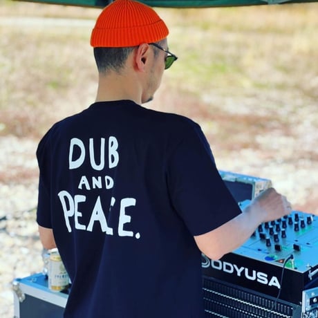 【SAM "GREEN"】DUB AND PEACE TEE (NAVY)