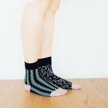 <ELECTROseries>   MOSAIC (black)