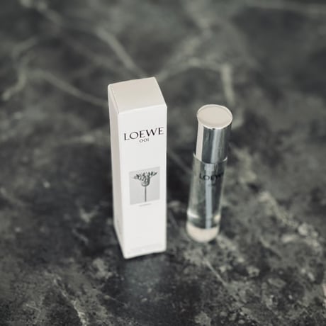 新品 loewe "001" WOMAN”