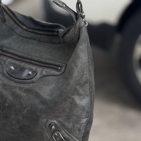 balenciaga leather shoulder bag