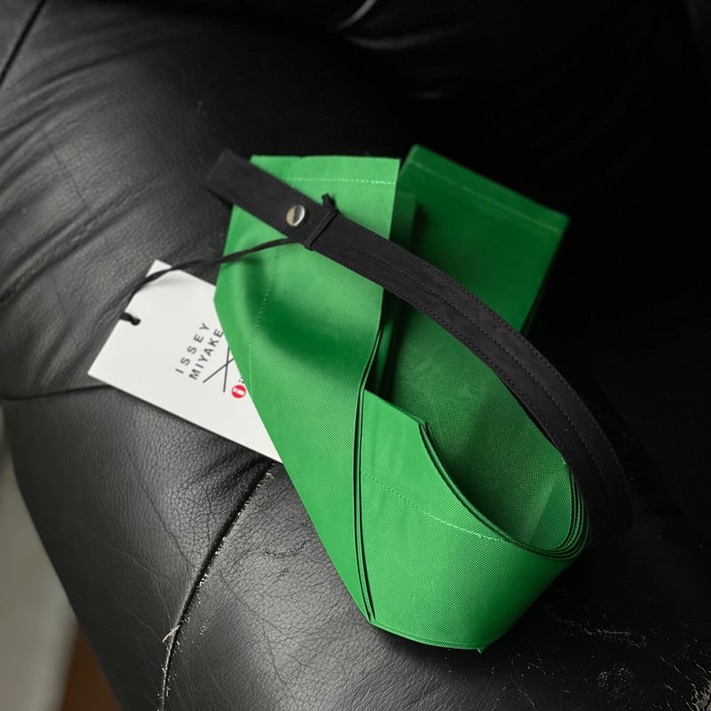 新品 isseymiyake × ittala pleats bag green | requ