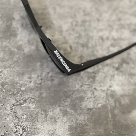 新品 balenciaga logo sunglasses