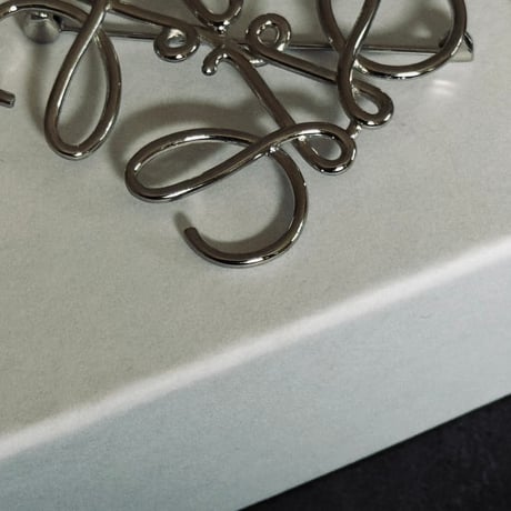 【国内正規】loewe anagram brooch