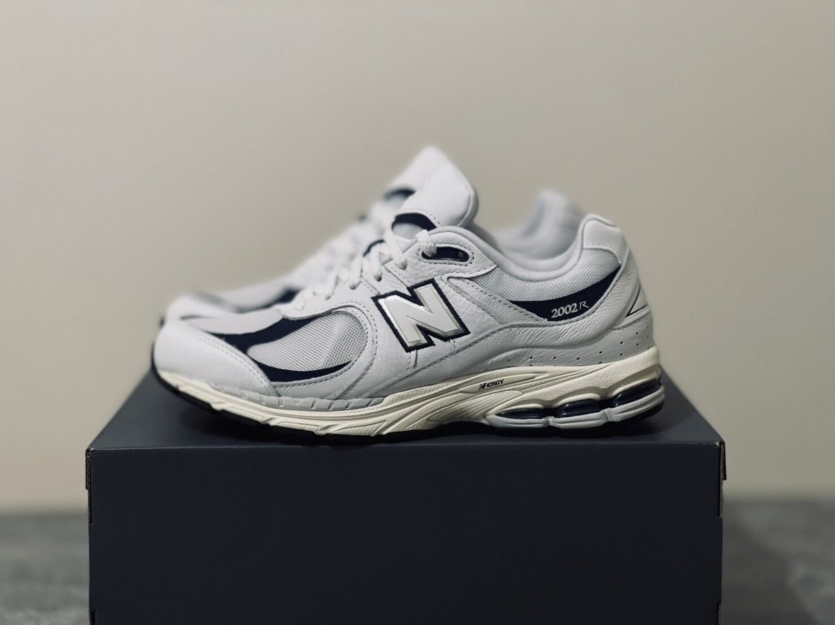 新品 new balance 2002R uk7.5 | requality 新品 new balance 2002R uk7.5 | requality