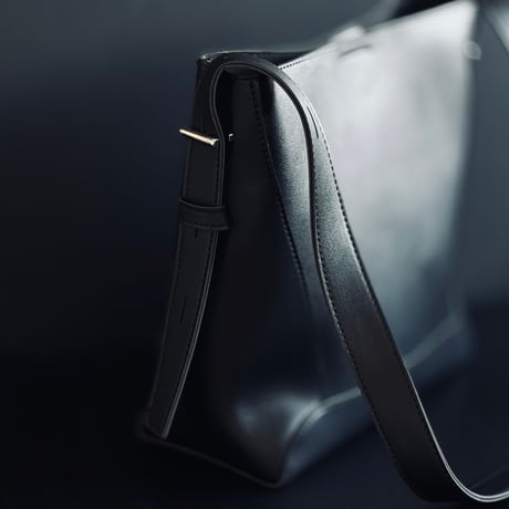 【import factory sample】 leather shoulder bag black