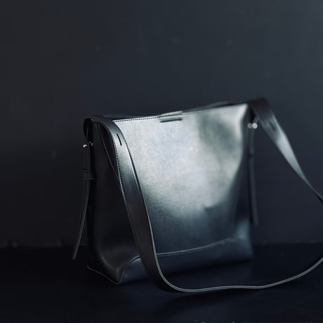 【import factory sample】 leather shoulder bag black