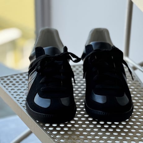 sample all black germantrainer
