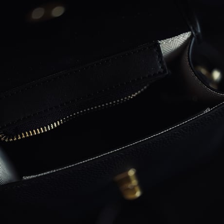 【import factory sample】”シボ革” leather shoulder bag