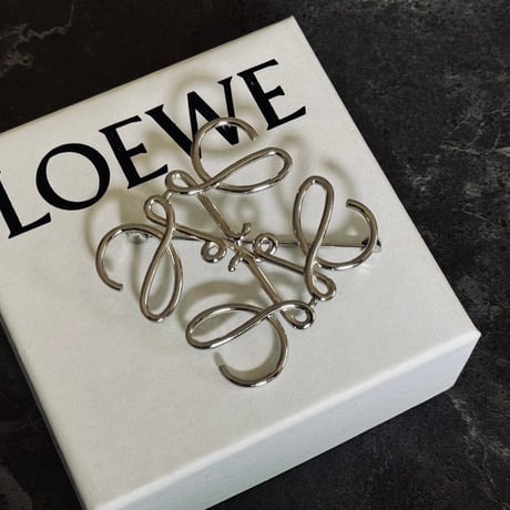 【国内正規】loewe anagram brooch