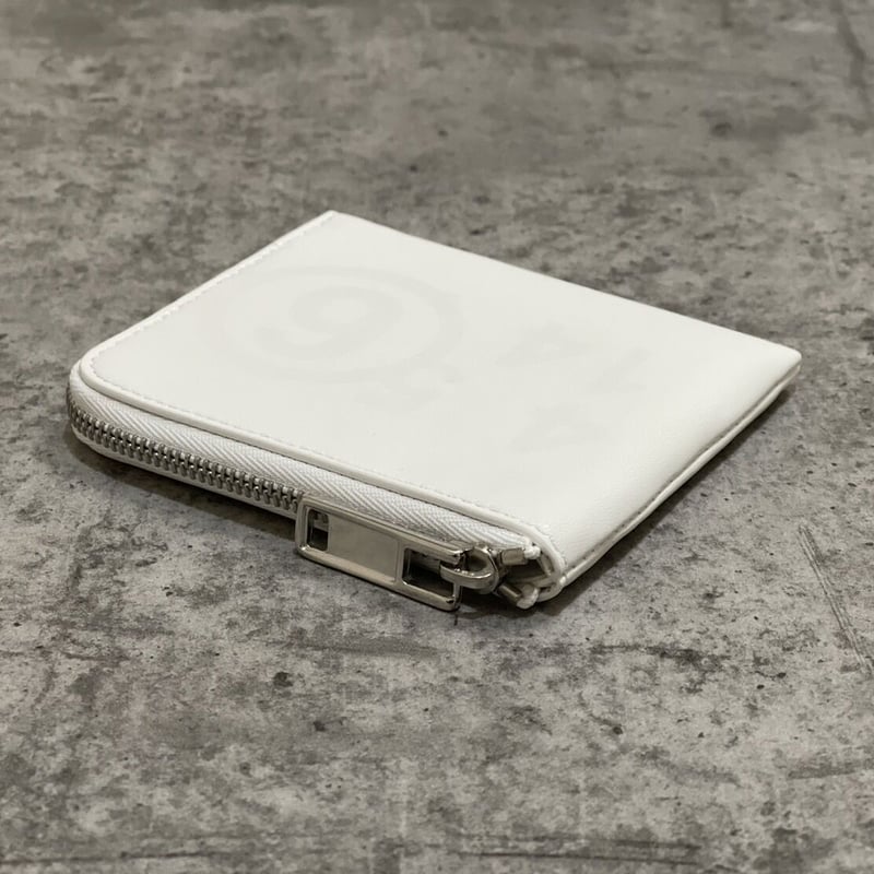 MM6 Maison Margiela☆【完売間近】WALLET ジップ財布 / white 新品 mm6 maison margiela 2021ss half zip wallet |