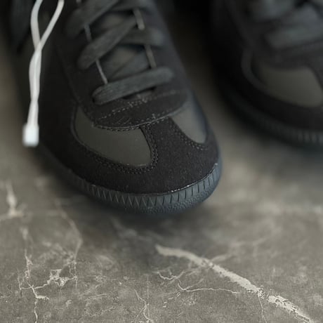 factory sample all black german trainer