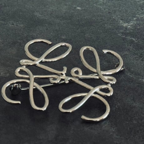 【国内正規】loewe anagram brooch