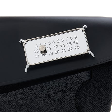 margiela snatched leather shoulder bag black