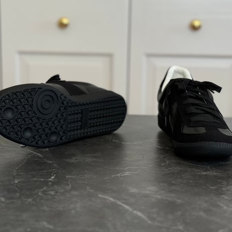 factory sample all black german trainer