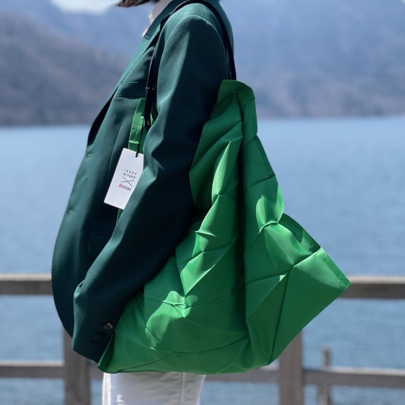 新品 isseymiyake × ittala pleats bag green | requ