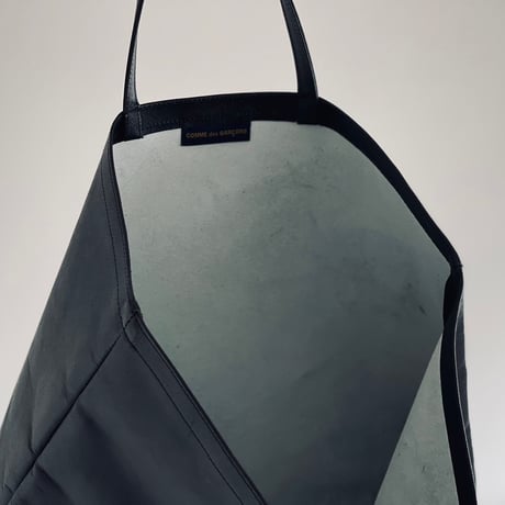 comme des garçons logo tote bag