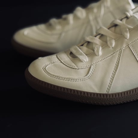 factory sample basic german trainer white