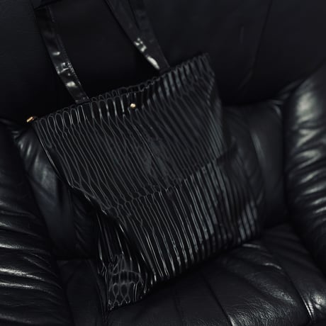 factory sample pleats bag black