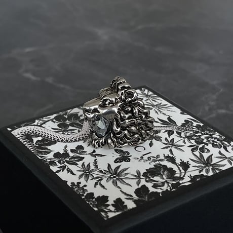 gucci lion hed crystal silver ring 16号