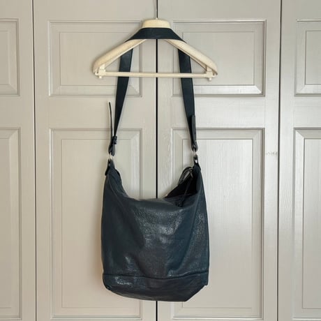 balenciaga leather shoulder bag