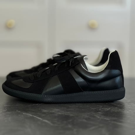 factory sample all black german trainer