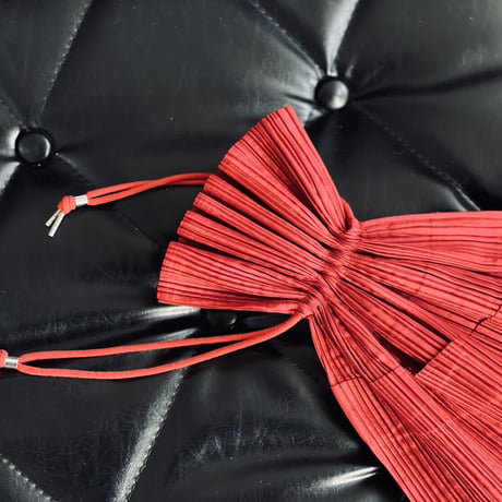 新品 issey miyake pleats bag red