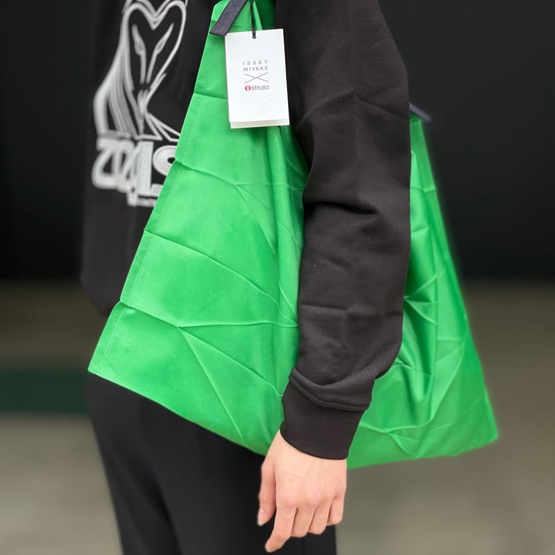 新品 isseymiyake × ittala pleats bag green | requ 新品 isseymiyake × ittala pleats bag green | requ