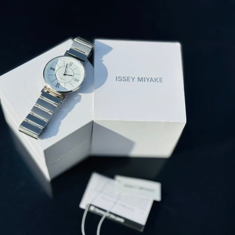 isseymiyake dress watch "U"
