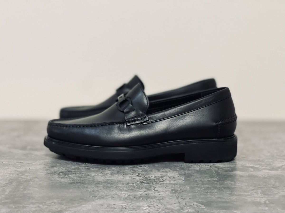 未使用 エナメルレザー スニーカー ファビアーノリッチ